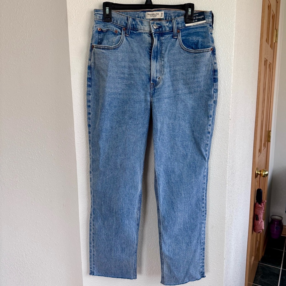Abercrombie Curve Love High Rise Straight Jeans Light Wash NWT 10/30